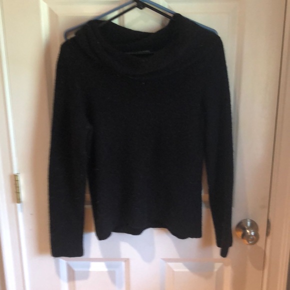 Black sweater - Picture 1 of 2